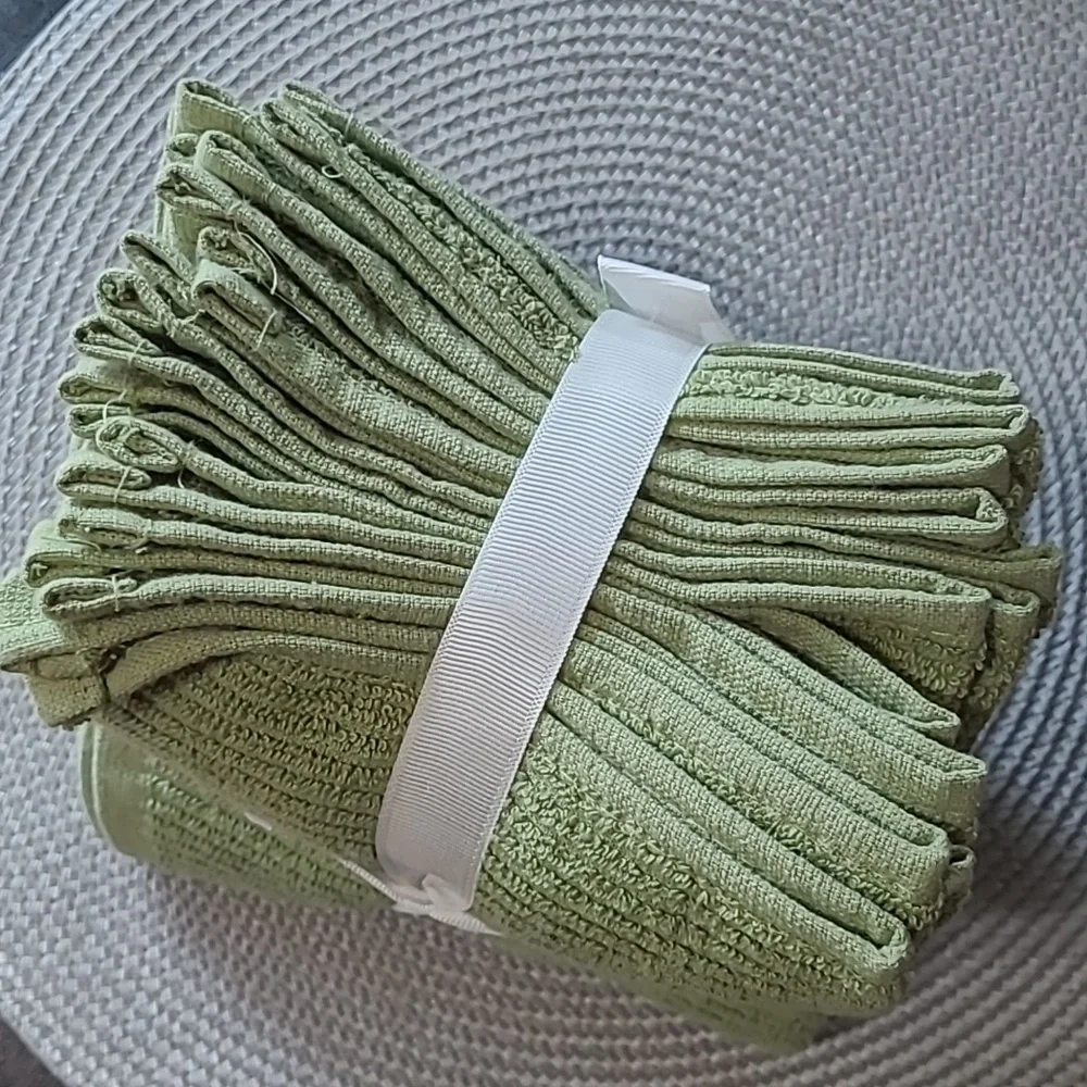 Madison Studio Ribbed Twist Washcloths